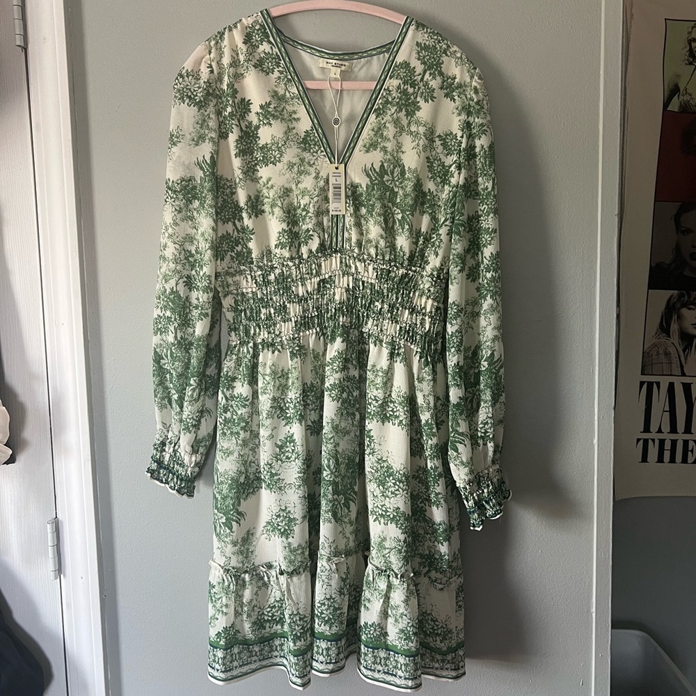 MAX STUDIO / WOMEN’S / LG
Long Sleeve Smocked Georgette Minidress